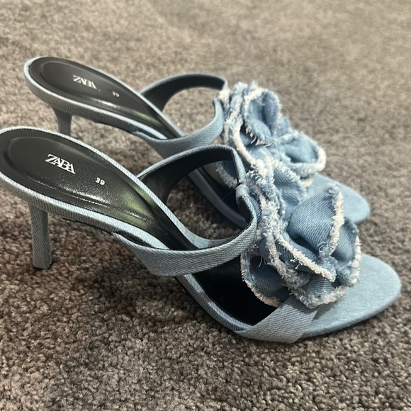 Zara Blue Sandals with Bow Details - Picture 2 of 3